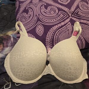 Victoria's Secret Cream Lace Bra